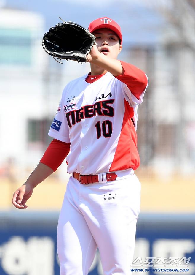 '홈런 한 방? 괜찮아!'...KIA 김태형, 최고 149km 배짱투로 5선발 눈도장 [광주 현장]