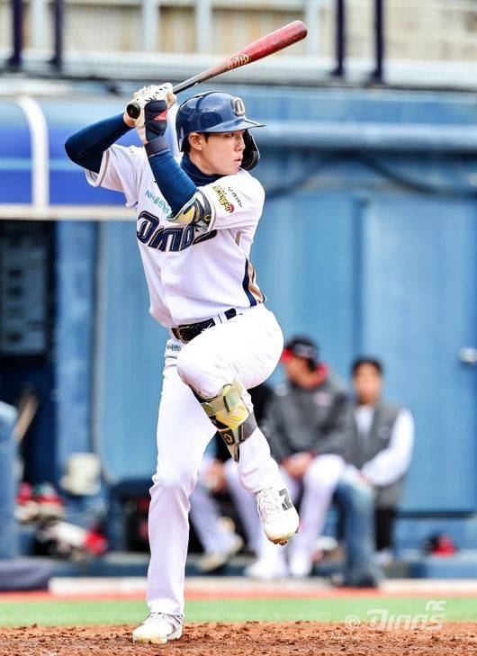 감독님, 정말 1군 엔트리 자리 없나요…전체 2순위 신인, 타율 6할 맹타로 어필하다