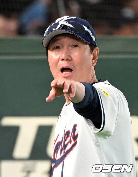 “한국 왜 라인업 숨겨?” 도미니카 감독 억지 주장 황당하네→한국 규정대로 했다, 억울한 류지현 “그런 적 없으니 오해 NO”