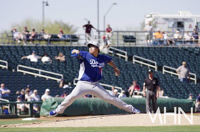 '아, 류현진' 도미니카 상대 '국대' 마지막 등판서 1과 2/3이닝 3실점…그래도 '탱큐'
