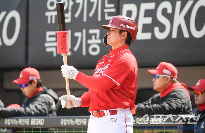 첫 홈런 쳤는데 갑자기