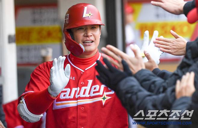 첫 홈런 쳤는데 갑자기