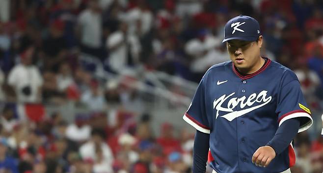 처참하다! 한국, 3회에 0-7 게임 터졌다 → 류현진 3실점, 노경은 2실점, 곽빈 밀어내기 볼넷 또 볼넷 [마이애미 현장]