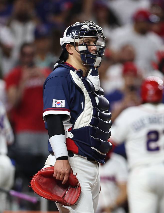 아웃 타이밍인데 계속 뛰어? 방심안하는 도미니카, 베이스러닝+열정까지 압도적…'순식간에 0-7' 허탈한 류지현호 [WBC]