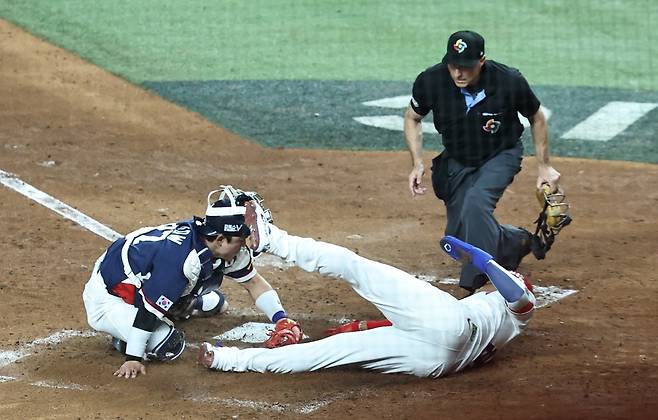 한국, 도미니카전 '0-10' 7회 콜드게임 치욕패…류현진 3실점+불펜 7실점