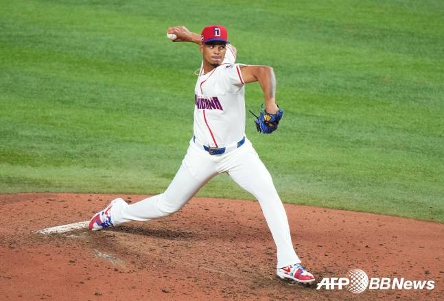 '韓 야구 이 정도였나' ML 실패한 NPB 투수에게도 2이닝 KKK 퍼펙트 수모... 사이영상 2위에 '8K 무득점' 당연했다