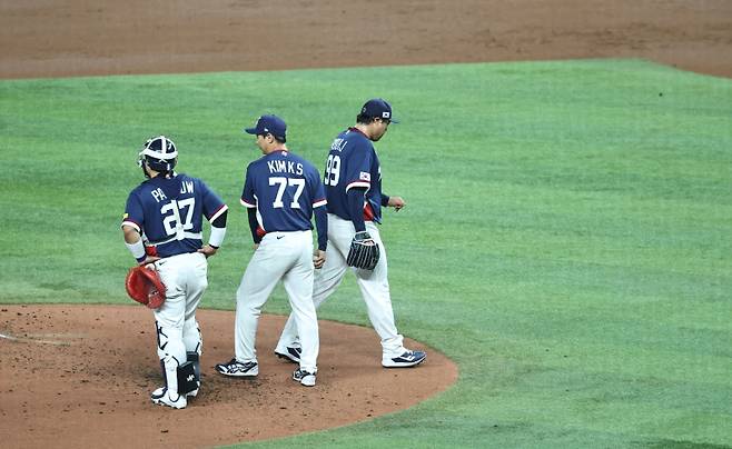 '이렇게 끝나다니' 태극마크 달고 마지막 경기서 고개 숙인 류현진 [WBC]