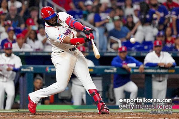 '대박' 3조 5000억 도미니카도 못 넘은 한국산 고릴라, '사이 영 2위' 공략해 당당히 타구 속도 1위…이래서 '국대 4번'이다