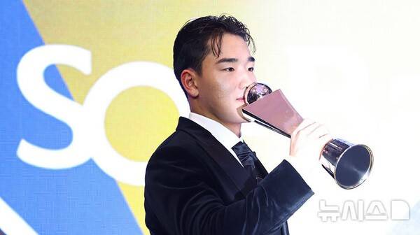 '대박' 3조 5000억 도미니카도 못 넘은 한국산 고릴라, '사이 영 2위' 공략해 당당히 타구 속도 1위…이래서 '국대 4번'이다