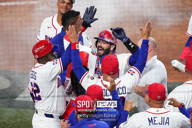 '왜 여유부렸을까' 한국 키스톤 병살 실패→끝내기 홈런, 1% 희망마저 날렸다…