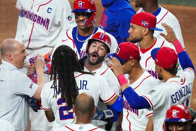 '류현진의 표정'이 말하는 현실, 17년만에 나가본 '우물밖'은 더 거칠고 위험했다