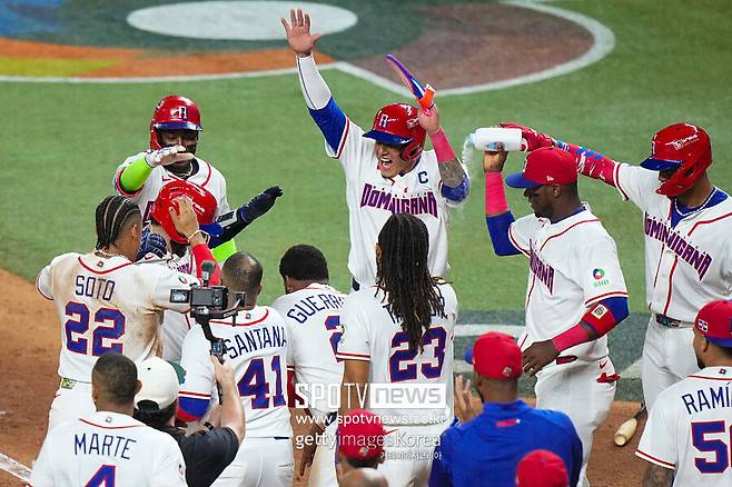 도미니카共 맞아? 끝내기 홈런쳤는데 조용한 선수…'양키스 소속 미국인'에게는 너무 낯선 댄스타임