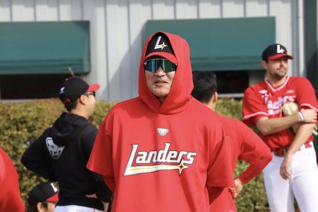 '와 놀랍다' 155km KKKKKKKK 실화? 박찬호 닮은꼴 완벽투, 동명이인 맞대결 어떻게 웃었나