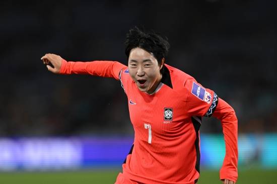 韓 여자축구대표팀 대형 사고! '전세계 3호' 월드컵행 쾌거…우즈벡 6-0 대파→아시안컵 준결승행 [여자 아시안컵 리뷰]