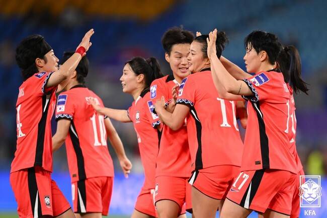 ‘시종일관 우즈벡 압도 또 압도’ 신상우호 여자 대표팀 4강 보인다, 2-0 앞서며 전반 마무리