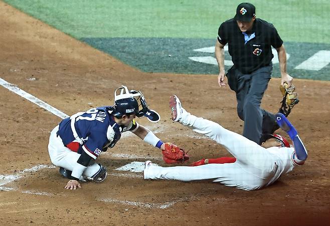 '송구 먼저 왔는데' 박동원 통한의 태그 실패, 염경엽 감독 어떻게 봤나