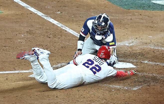 '송구 먼저 왔는데' 박동원 통한의 태그 실패, 염경엽 감독 어떻게 봤나