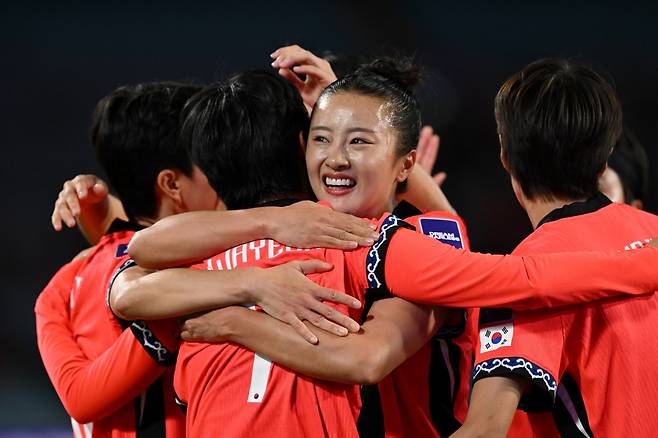 지소연 A매치 75골 어메이징!…韓 여자축구, 日 제대로 손 본다→우즈베크 6-0 대파+4강 한일전 본격 준비 [여자 아시안컵 리뷰]
