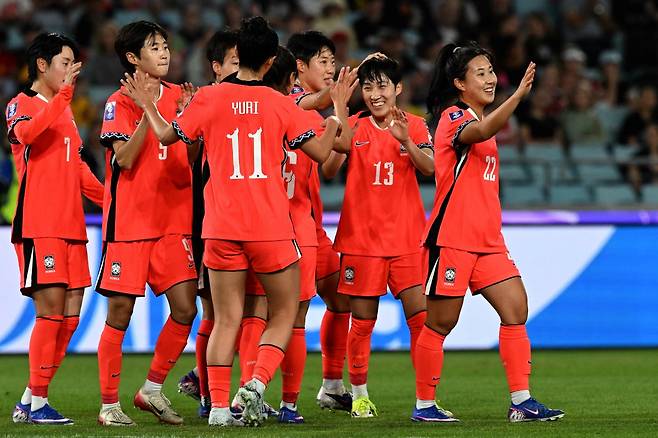 지소연 A매치 75골 어메이징!…韓 여자축구, 日 제대로 손 본다→우즈베크 6-0 대파+4강 한일전 본격 준비 [여자 아시안컵 리뷰]