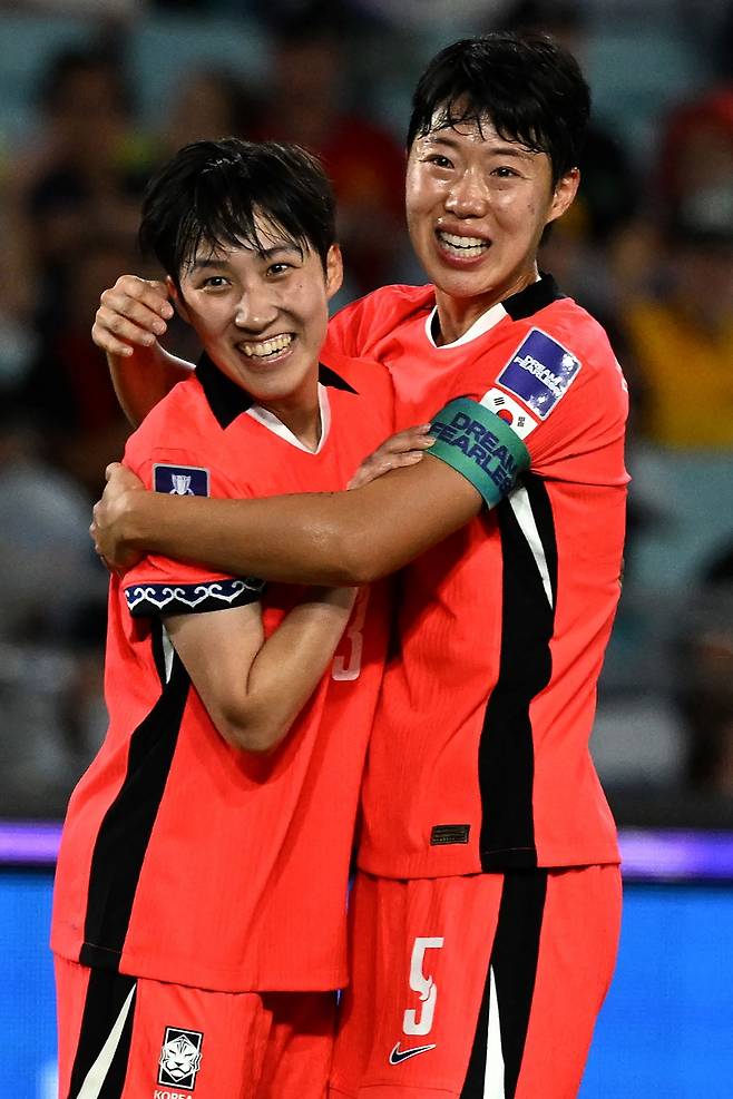 지소연 A매치 75골 어메이징!…韓 여자축구, 日 제대로 손 본다→우즈베크 6-0 대파+4강 한일전 본격 준비 [여자 아시안컵 리뷰]