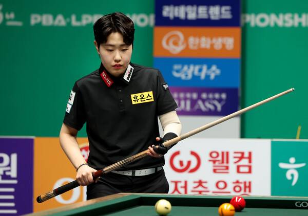 '네버다이 당구여제'... '디펜딩 챔피언' 김가영, 7세트서 김세연 꺾고 왕중왕전 결승행