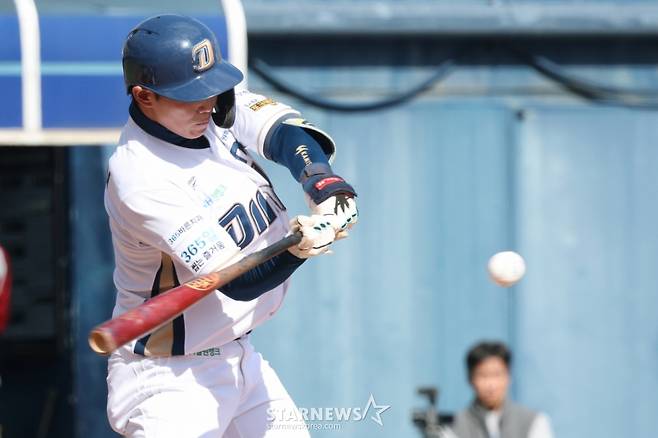 'KBO 타격 1위라니' 타율 0.556→1회 초구 홈런 폭발, '전체 2순위' 신재인 '박민우 향기가 난다' [KBO 시범경기 리뷰]