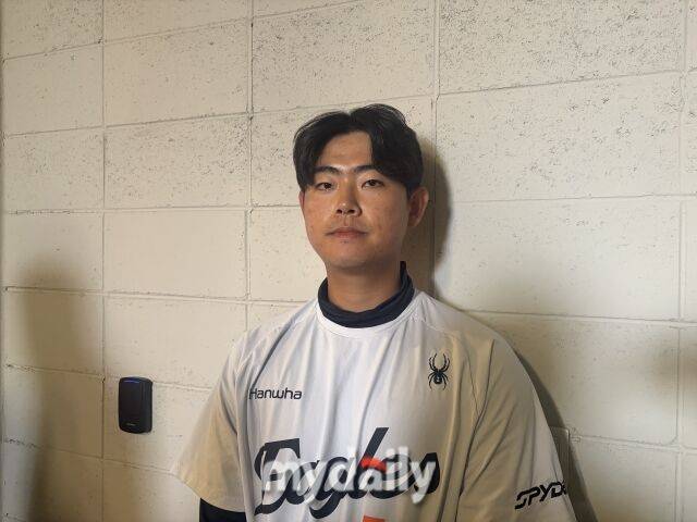 '홈런-홈런-홈런-홈런→135m 대형 홈런' 한화 거포 포수 탄생? 54억 포수 후계자 꿈꾸다