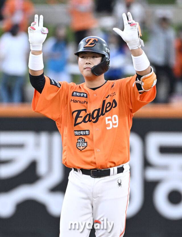 '홈런-홈런-홈런-홈런→135m 대형 홈런' 한화 거포 포수 탄생? 54억 포수 후계자 꿈꾸다