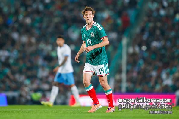 [오피셜] '대한민국, 대형 이슈 발생!' 홍명보호 월드컵서 격돌할 墨, 핵심 자원 줄부상…수문장 이어 중원 엔진마저 ACL 파열+반월판 손상