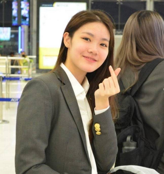 배드민턴 선수 맞아? 172cm 미모의 태국 공주, 와르르 무너졌다…안세영 없는 절호의 기회 → 준준결승 탈락이라니