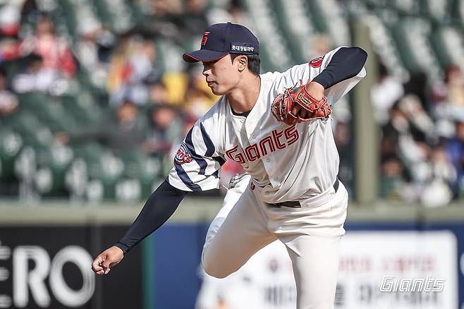 '어디서 이런 필승조가 나왔지?' 150km 강속구로 KK 세이브! 롯데 '대졸 최대어' 루키, 캠프→시범경기까지 눈도장 제대로 '쾅' [부산 현장]