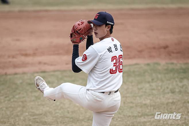 '어디서 이런 필승조가 나왔지?' 150km 강속구로 KK 세이브! 롯데 '대졸 최대어' 루키, 캠프→시범경기까지 눈도장 제대로 '쾅' [부산 현장]