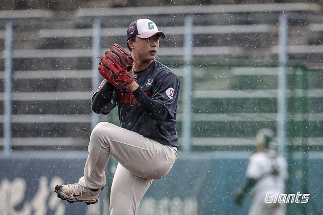 '어디서 이런 필승조가 나왔지?' 150km 강속구로 KK 세이브! 롯데 '대졸 최대어' 루키, 캠프→시범경기까지 눈도장 제대로 '쾅' [부산 현장]