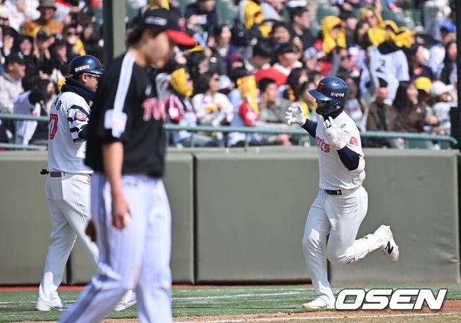 130m 초대형 홈런쳤는데, 왜 경기 후 나홀로 수비훈련 했나…사직에 ‘한태양’이 뜬다