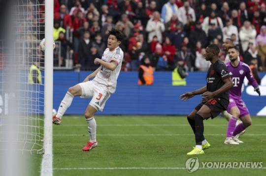 '퇴장 2명·골 2번 취소' 김민재, 9명 뮌헨의 마지막 보루로 투입…레버쿠젠 원정 1-1 무승부 지켜냈다