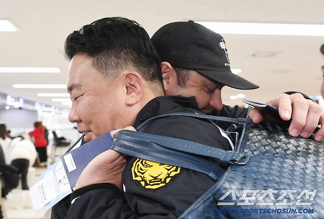 첫 시범경기 4실점 난조, KIA 에이스에 무슨 일이? 감독은