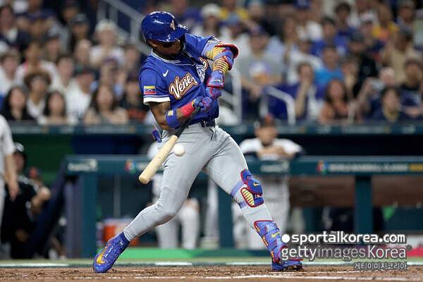 '어지럽다' 1:1→2:1→2:5→4:5→7:5...'쾅쾅쾅쾅쾅' 베네수엘라·일본, 역대급 홈런 난타전→최종 승자는?