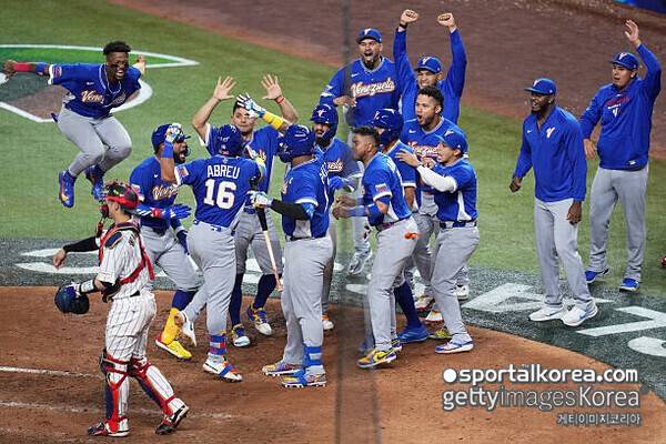 '어지럽다' 1:1→2:1→2:5→4:5→7:5...'쾅쾅쾅쾅쾅' 베네수엘라·일본, 역대급 홈런 난타전→최종 승자는?