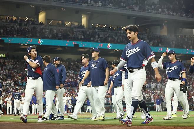 WBC, 한국 버렸나? 푸대접 심하네…0-10 콜드패 '韓 큰 피해' 입었다→야구대표팀, 美 전세기 출발 7시간 30분 지연+16일 새벽 입국