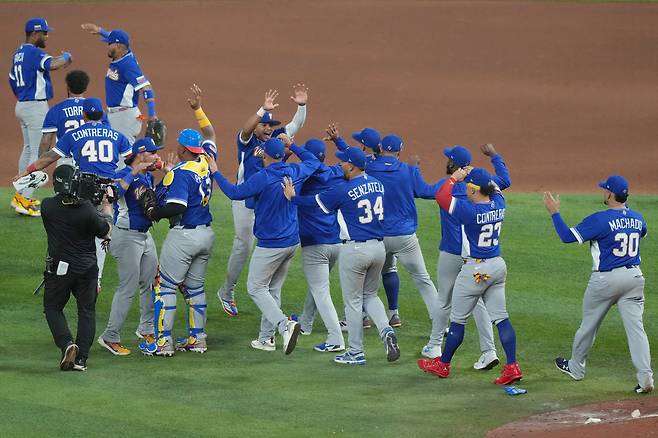 오타니 홈런 쳤지만, 끝내 못 버텼다…일본, 베네수엘라에 8강 탈락