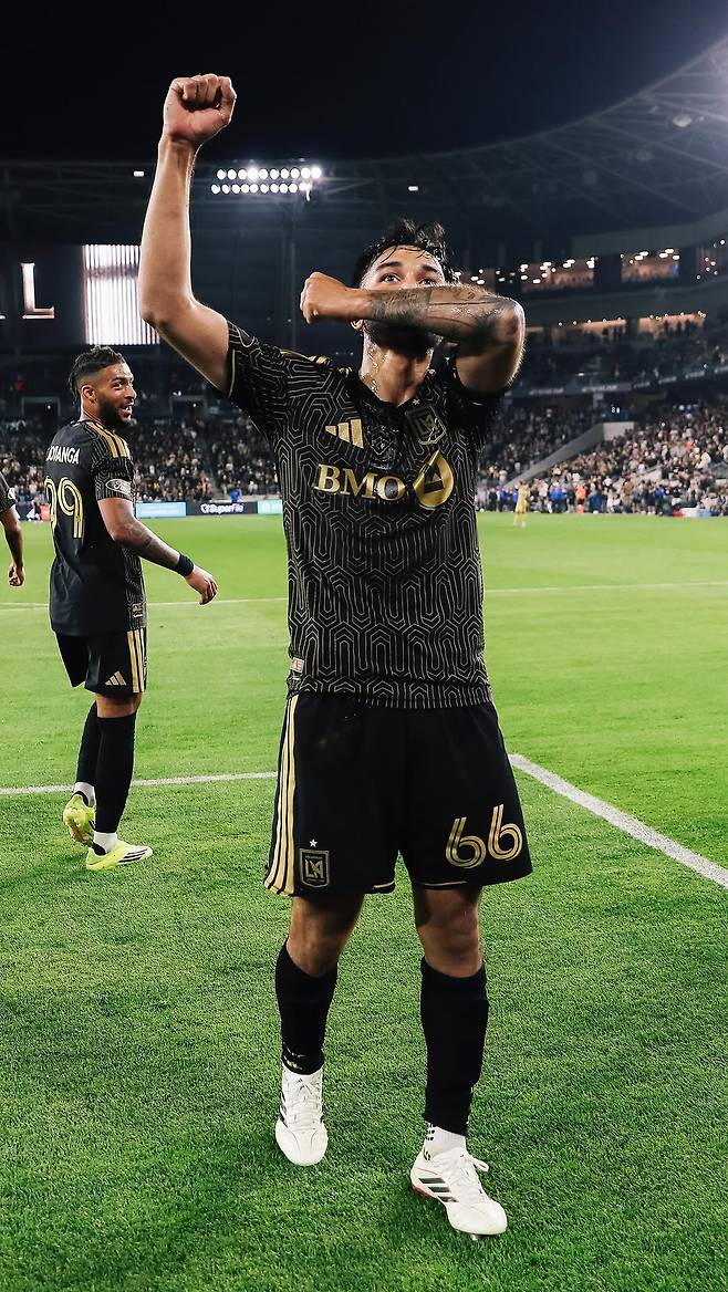 손흥민 미드필더로 쓰다니, 초보감독 왜 이러나?…LAFC, 슈아니에르 멀티골 앞세워 세인트루이스 2-0 제압→리그 4연승+선두 등극