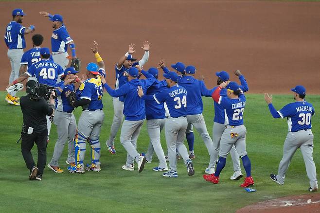 오타니 홈런 쳤지만, 끝내 못 버텼다… 日 베네수엘라에 져 8강 탈락