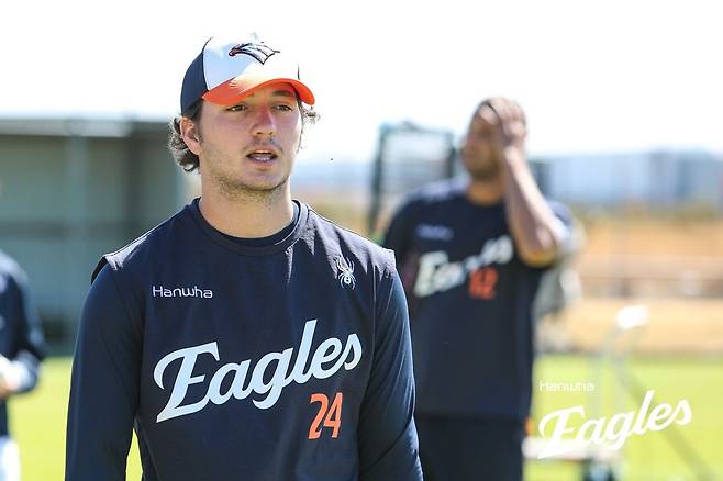 한화 33승 초특급 원투펀치 이탈에도 웃는다…벌써 151km 중무장, 김경문도