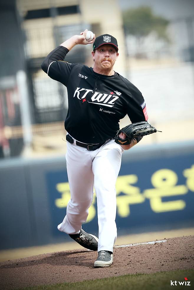 전율의 4타자 연속 삼진, 역시 다저스 개막 엔트리 투수는 다르다 하는 순간... [광주 현장]