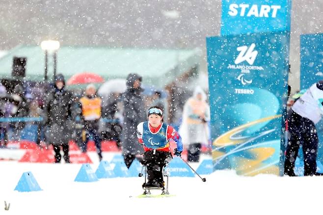 ‘사상 첫 2관왕+5메달’ 김윤지 제대로 미쳤다…‘첫 출전’ 크로스컨트리 20㎞에서 ‘금빛 피날레’ [2026 밀라노]