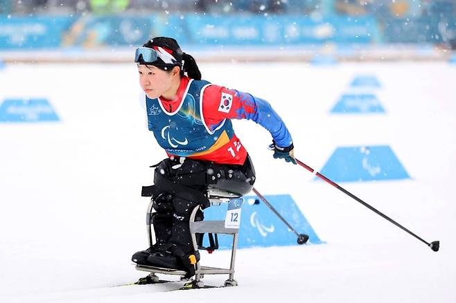 ‘사상 첫 2관왕+5메달’ 김윤지 제대로 미쳤다…‘첫 출전’ 크로스컨트리 20㎞에서 ‘금빛 피날레’ [2026 밀라노]