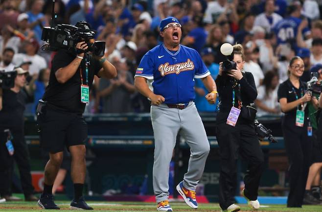 '일본 격침' 베네수엘라 감독, 무보수였다니…