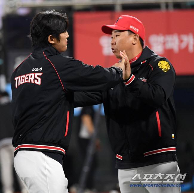 이범호 감독도 깜짝 놀랐다...완벽 제구 이의리 보더니