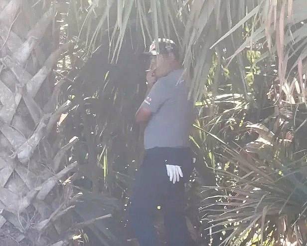 그새를 못 참고… 김시우, 티샷 대기 중 또 흡연