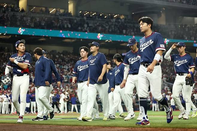 공도 느리고, 스트라이크도 못 던지고